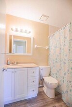 250 SW Homeland Rd in Port St. Lucie, FL - Foto de edificio - Building Photo