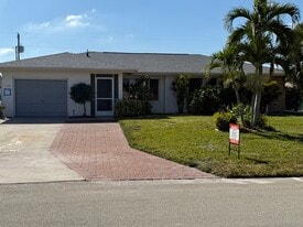 1144 SE 32nd Ter in Cape Coral, FL - Building Photo