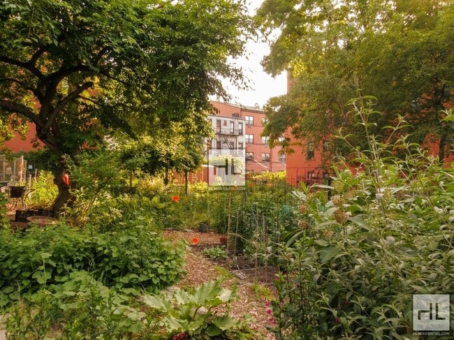 15 STREET, Unit 14 in Brooklyn, NY - Foto de edificio - Building Photo