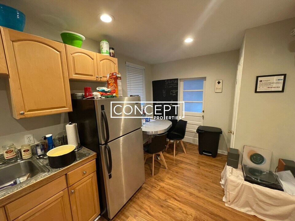 224 Hanover St, Unit 10 in Boston, MA - Building Photo