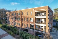 2251 Selwyn Ave in Charlotte, NC - Foto de edificio - Building Photo