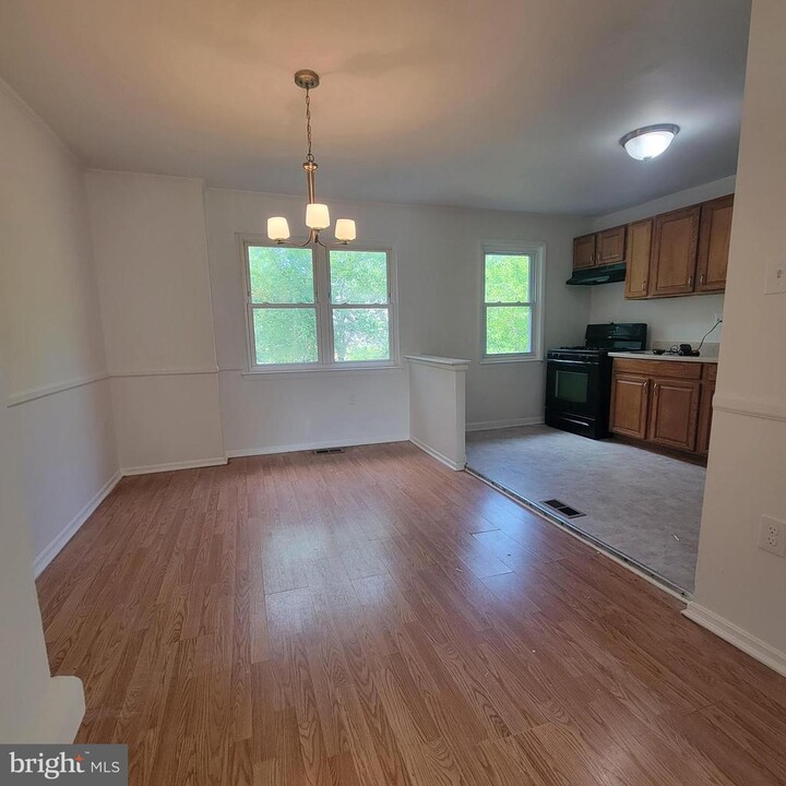 8235 Tomlinson Ct in Severn, MD - Building Photo