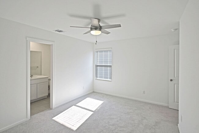 6718 Marble Rdg in Elmendorf, TX - Building Photo - Building Photo