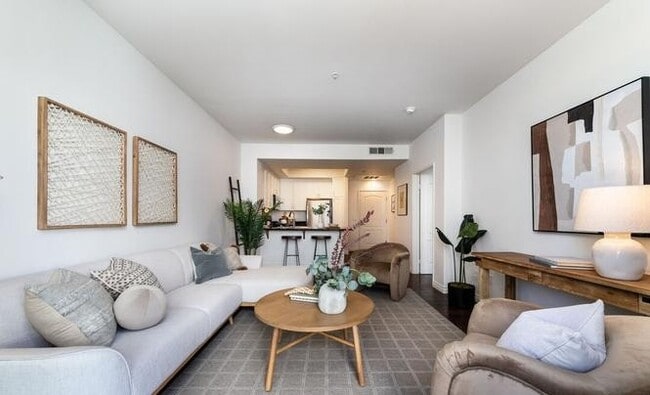 4060 Glencoe Ave in Marina Del Rey, CA - Building Photo - Building Photo