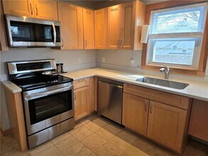 8 Caswell Ave in Newport, RI - Building Photo - Building Photo