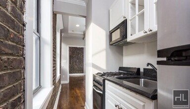 AMAZING ONE BEDROOM APARTMENT!! AMAZING DE in New York, NY - Building Photo - Building Photo