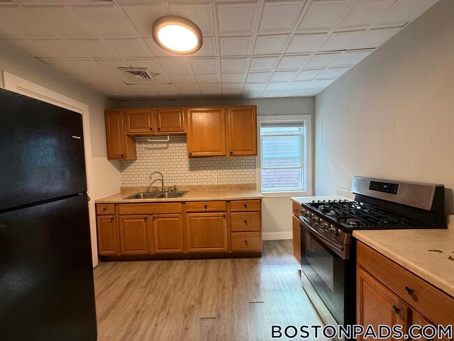 41 Simpson Ave in Somerville, MA - Foto de edificio - Building Photo