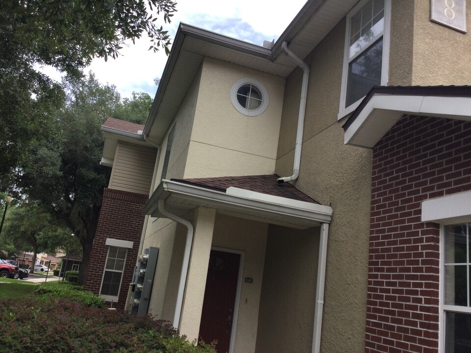 5663 Greenland Rd in Jacksonville, FL - Foto de edificio