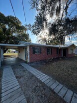 5932 15th St in Zephyrhills, FL - Building Photo