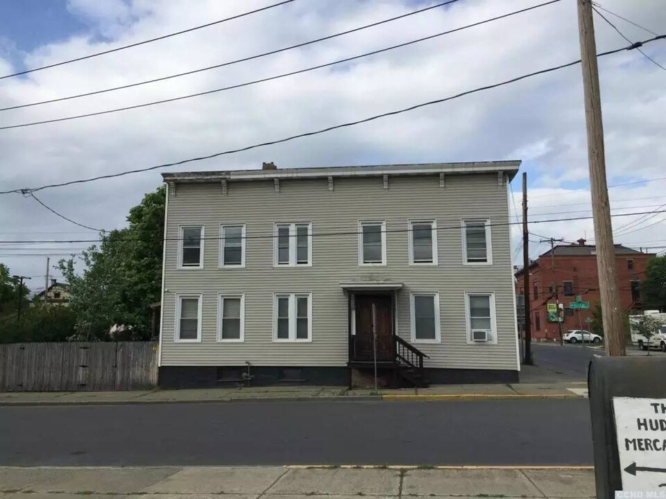 45 S 3rd St in Hudson, NY - Building Photo