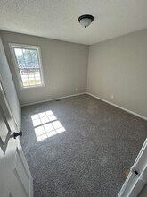 802 W Parker Rd in Greenville, SC - Building Photo - Building Photo