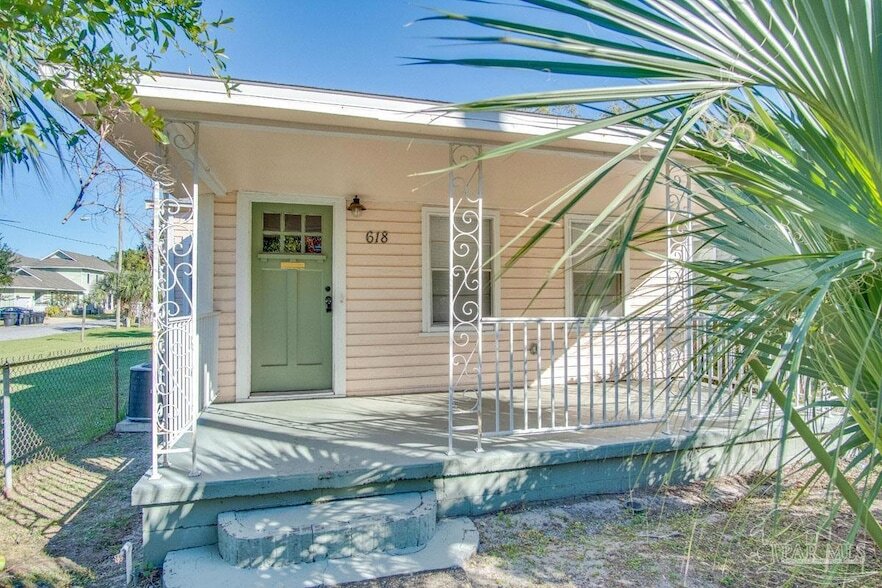 618 N B St in Pensacola, FL - Foto de edificio