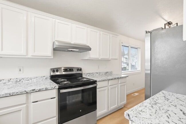 3066 SW Corbeth Ln in Troutdale, OR - Building Photo - Building Photo