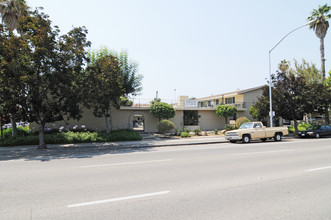 Golden Oak Apartments in Campbell, CA - Building Photo - Building Photo