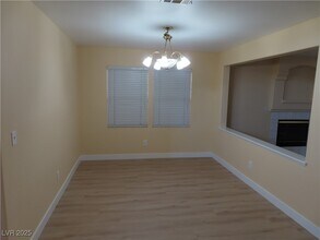 8103 W Rochelle Ave in Las Vegas, NV - Foto de edificio - Building Photo