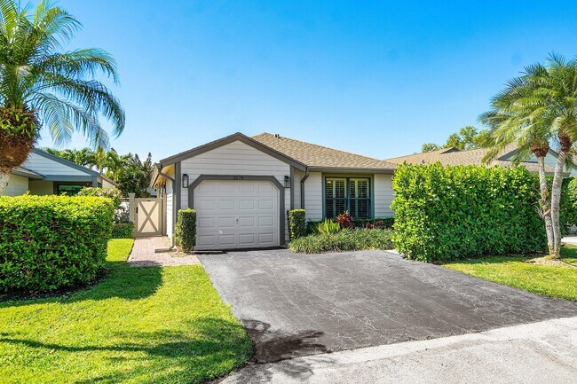 2579 Bedford Mews Dr in Wellington, FL - Building Photo - Building Photo