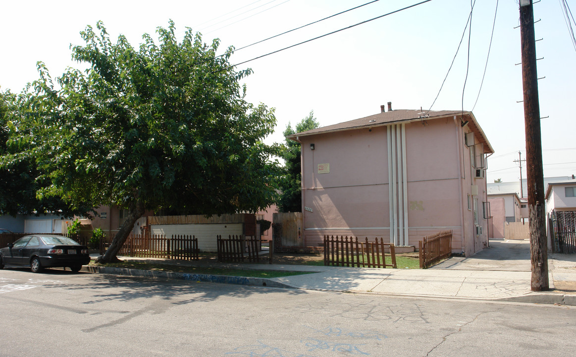 5703-5707 Halbrent Ave in Van Nuys, CA - Building Photo