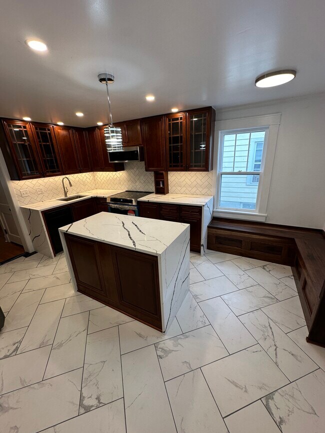 103 E York St, Unit 1 in Ithaca, NY - Building Photo - Building Photo