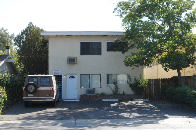 1222 Bell St in Sacramento, CA - Foto de edificio - Building Photo