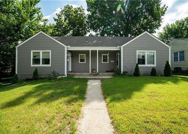 property at 621-623 N Pleasant St