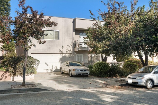 1331 Berkeley St in Santa Monica, CA - Building Photo - Building Photo