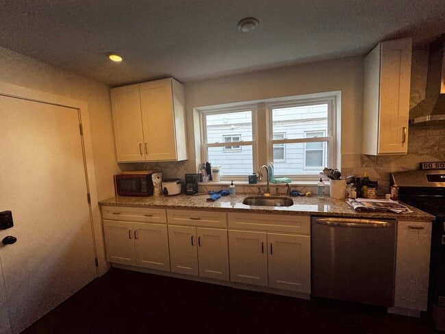 79 Bailey Rd, Unit 1