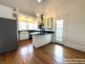 14 Breck Ave, Unit 2 in Boston, MA - Foto de edificio - Building Photo