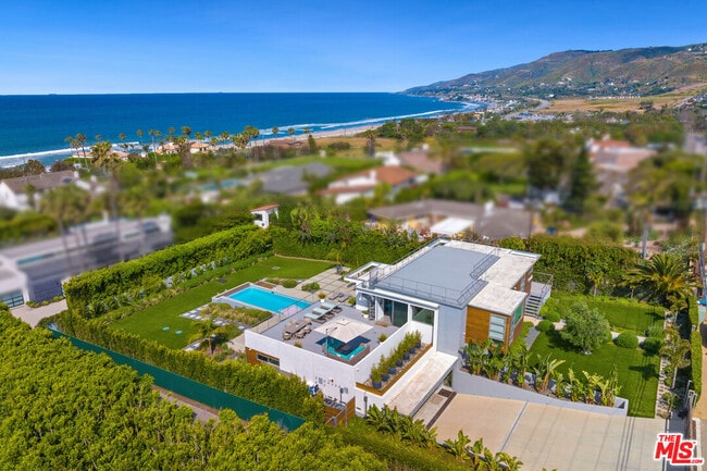 30478 Morning View Dr in Malibu, CA - Building Photo - Building Photo