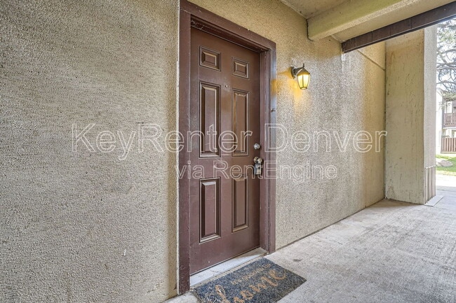 9995 E Harvard Ave in Denver, CO - Building Photo - Building Photo