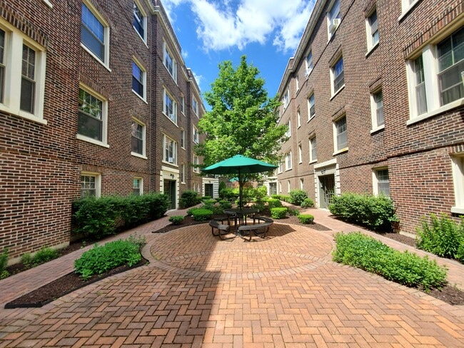 property at 435 N Lombard Ave