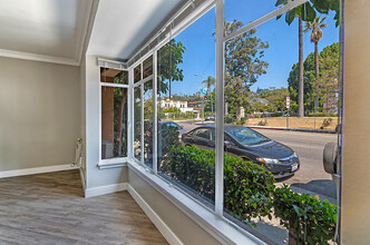 Franklin Palms in Los Angeles, CA - Foto de edificio - Building Photo