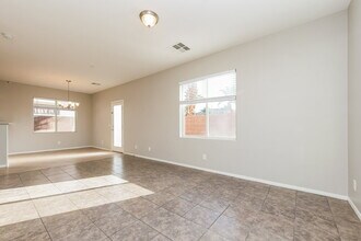 7204 Amber Cascade Ct in Las Vegas, NV - Building Photo - Building Photo