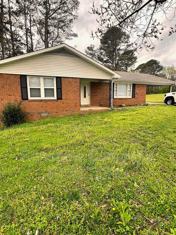 property at 174 Aspen Ave