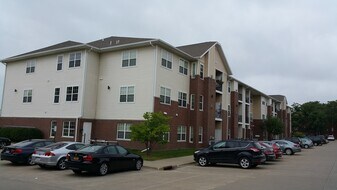 620 Grandview Ct in University Heights, IA - Building Photo