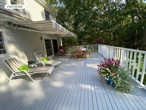 330 Sprig Tree Path in Sag Harbor, NY - Building Photo - Building Photo