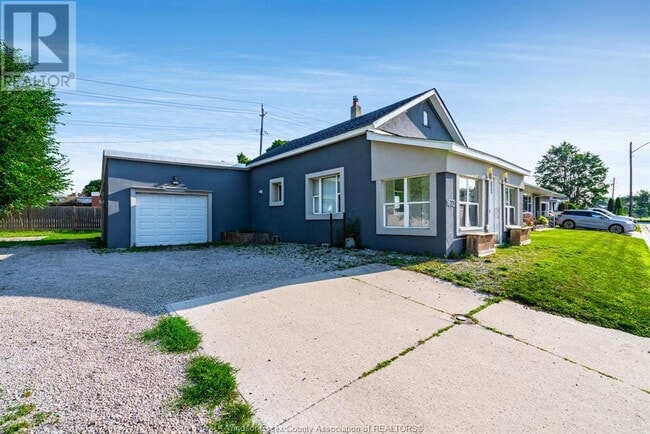 1672 Elgin St in Kingsville, ON - Building Photo - Building Photo