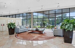 250 Hammond Pond Pkwy in Newton, MA - Building Photo