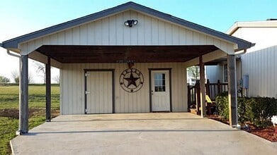115 Bandana Dr in Southmayd, TX - Building Photo - Building Photo