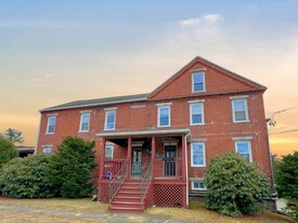 2303 Main St in Warren, MA - Building Photo