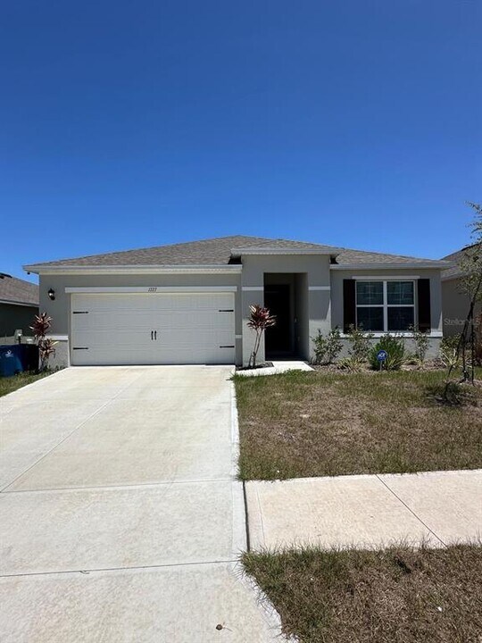 1727 Buckeye Rd in Davenport, FL - Building Photo