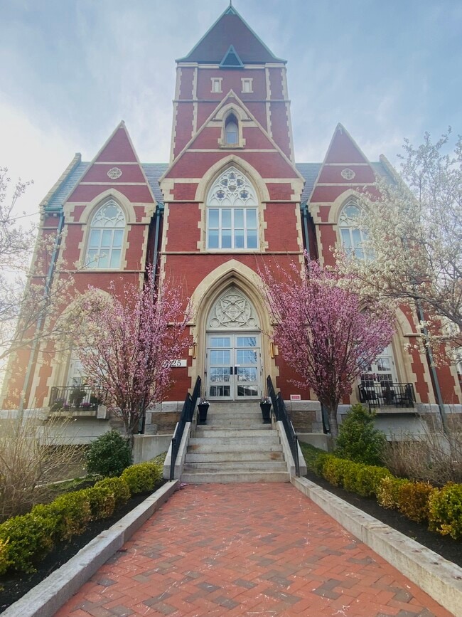 225 Dorchester St, Unit 5 in Boston, MA - Foto de edificio - Building Photo
