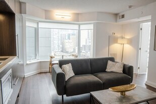 20 Hazelton Ave in Toronto, ON - Building Photo