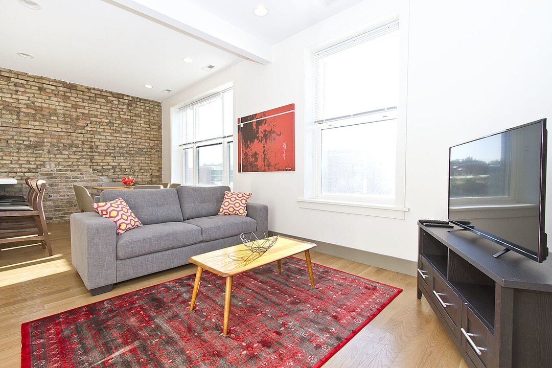 3705 N Southport Ave in Chicago, IL - Building Photo