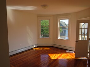 250 Summer St, Unit 1 in Somerville, MA - Building Photo - Building Photo