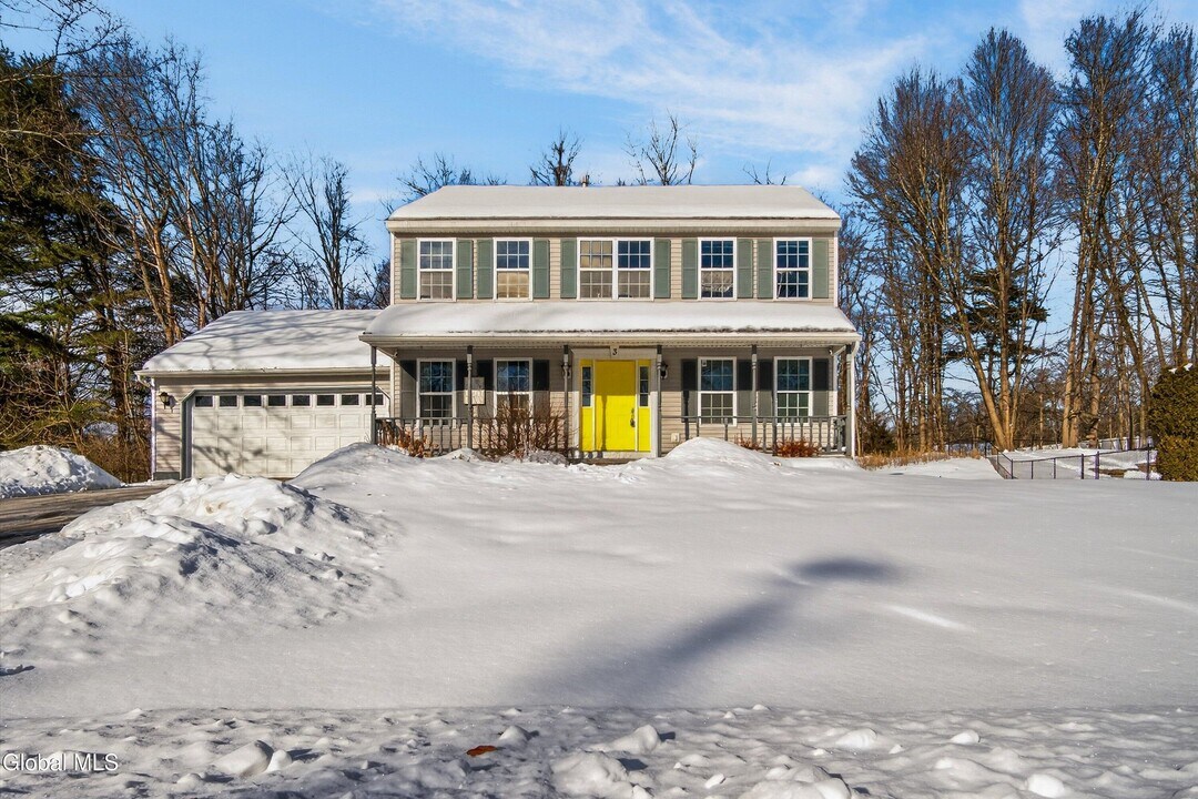 3 David Ln in Saratoga Springs, NY - Building Photo
