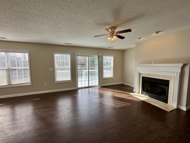 301 W Willowood Ln in Jacksonville, NC - Building Photo - Building Photo