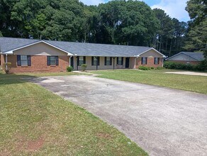 405 Santa Fe Trail in Ellenwood, GA - Building Photo - Building Photo