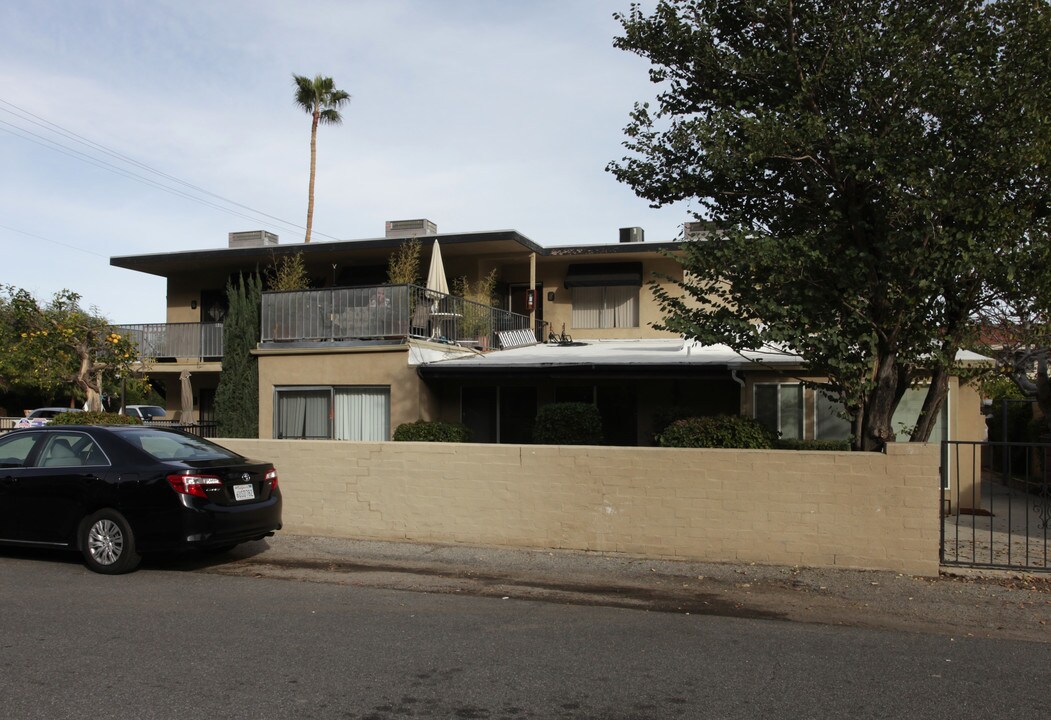 487 W Arenas Rd in Palm Springs, CA - Foto de edificio