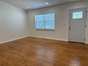 1863 Oak St N in Clearwater, FL - Building Photo - Building Photo