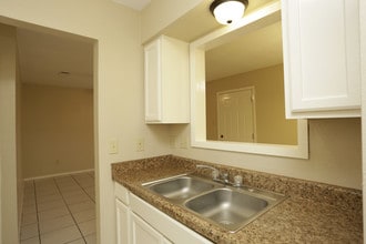 Crossings Apartments in McAllen, TX - Foto de edificio - Interior Photo